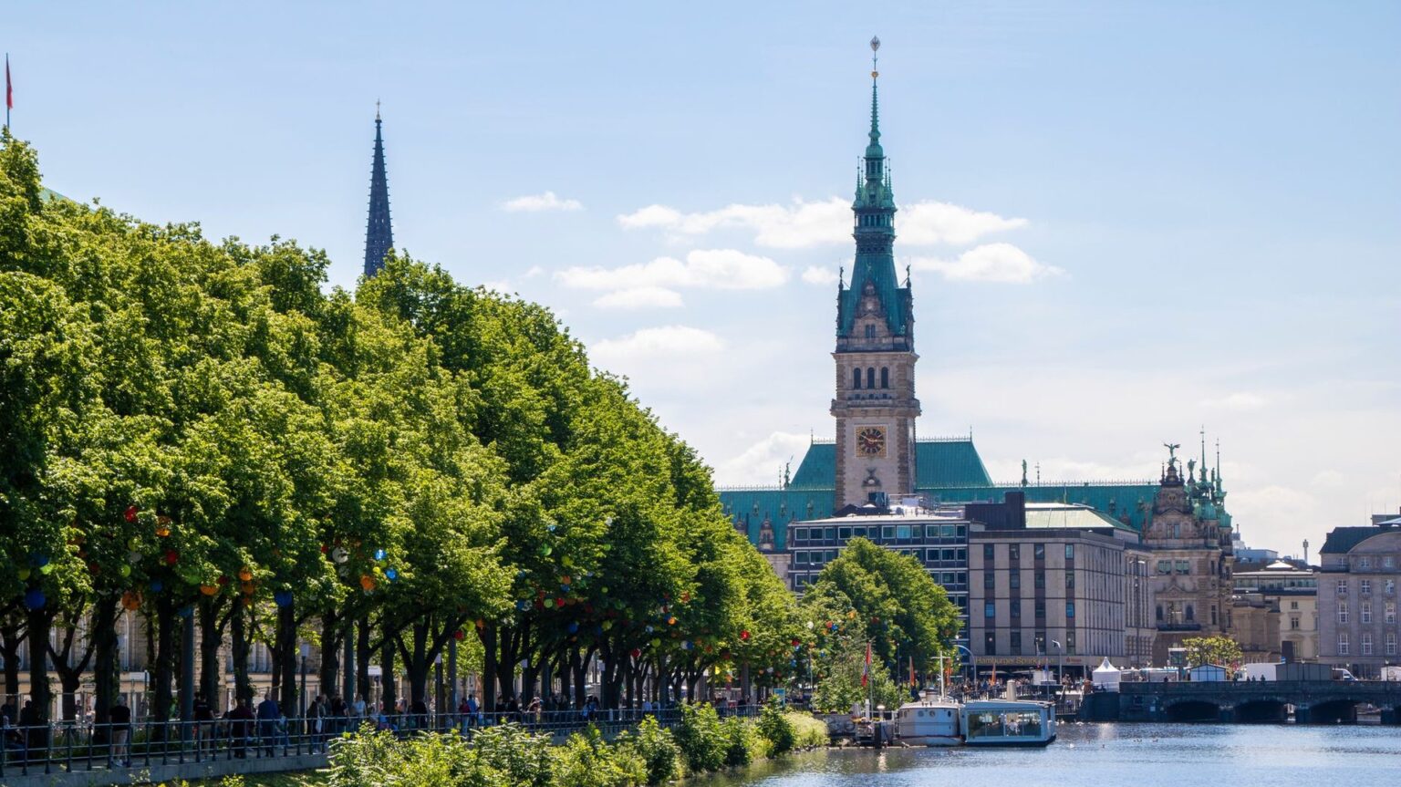Versteckte Gedenkstätten in Hamburg: Wo Sie die weniger bekannten historischen Denkmäler finden Versteckte Gedenkstätten in Hamburg: Wo Sie die weniger bekannten historischen Denkmäler finden
