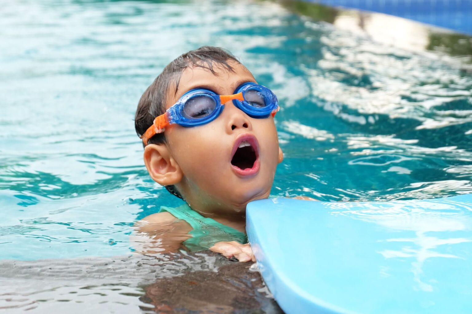 Schwimmen lernen mit Kindern: Sicher ins Wasser 2026